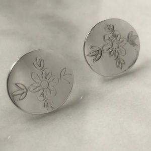 Flower sterling silver stud earrings‎